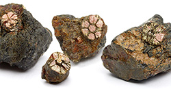桜石水晶クラスター 天然石ビーズのアートクリスタル