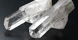 ダンビュライト水晶クラスター、天然石ビーズのアートクリスタル