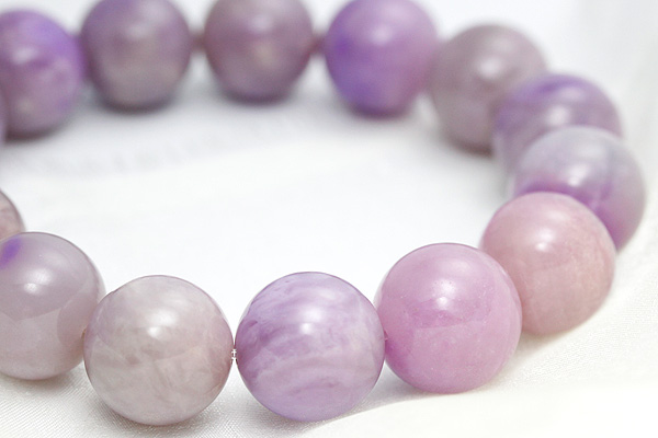 特選品】ピンクスギライト14.5〜15mmブレスレットAA-010水晶クラスター