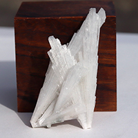 美しい繊維状結晶！インド産スコレサイト原石-009